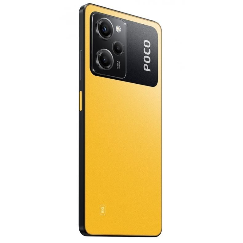  Poco X5 Pro nugarele geltonos spalvos 45 kampu kaire puse
